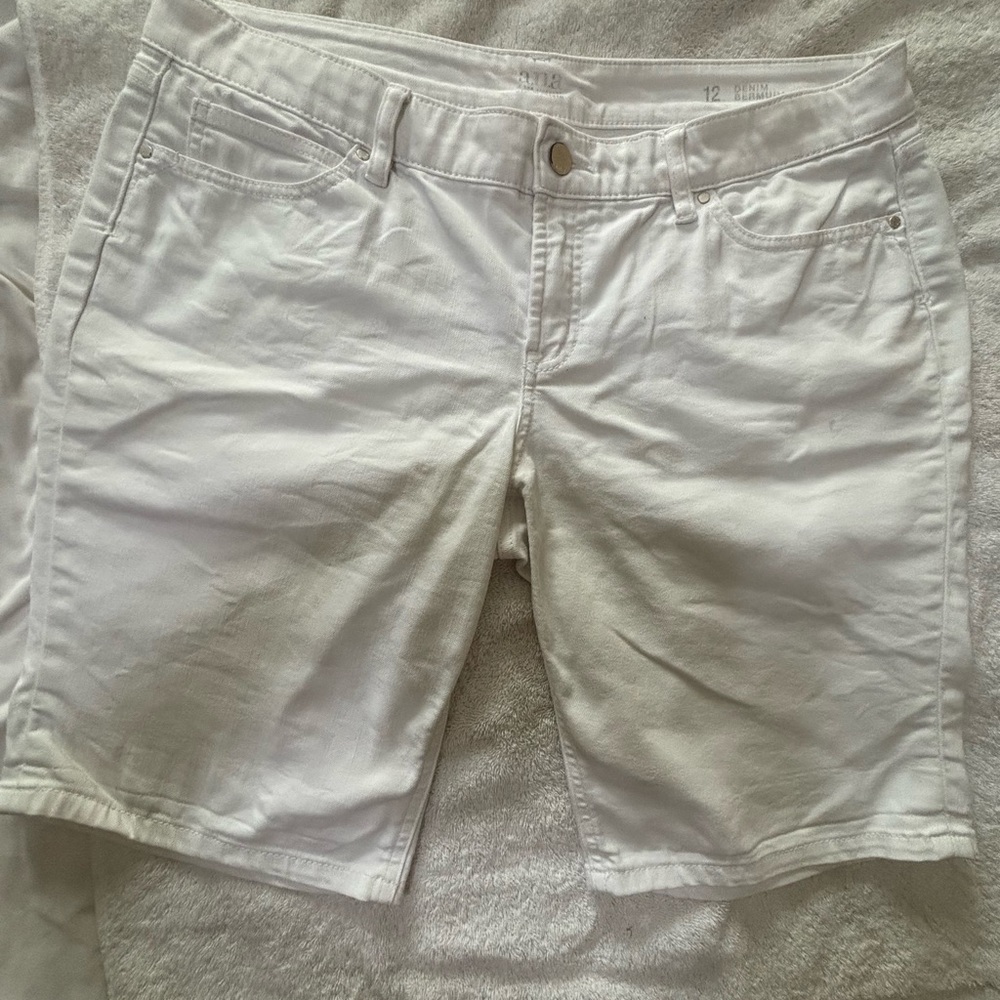 Classic Women's White Denim Shorts / SIZE 12 brand ANA